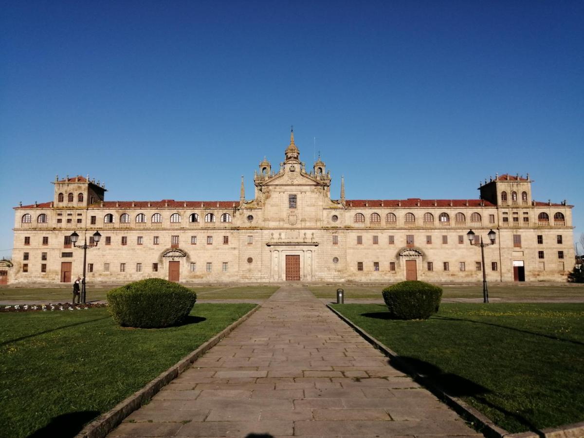 Apartamento Lemavos Monforte De Lemos Luaran gambar